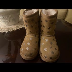 Classic short toddler Uggs with stars